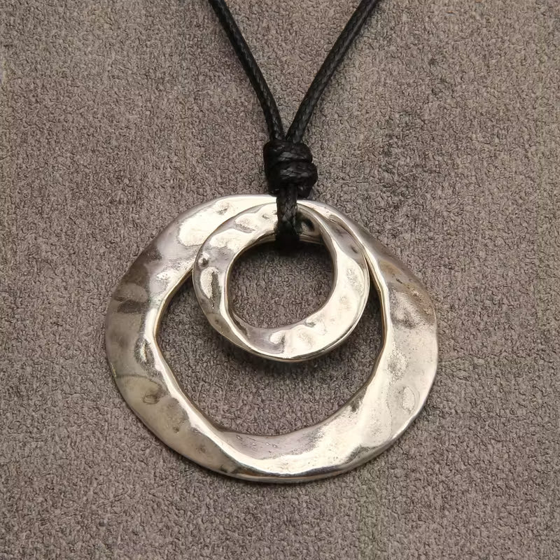 Ketting met onregelmatige geometrische hanger in goud
