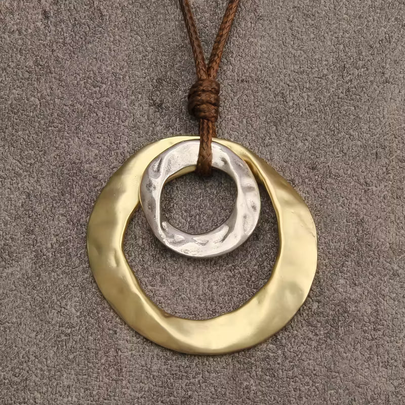 Ketting met onregelmatige geometrische hanger in goud