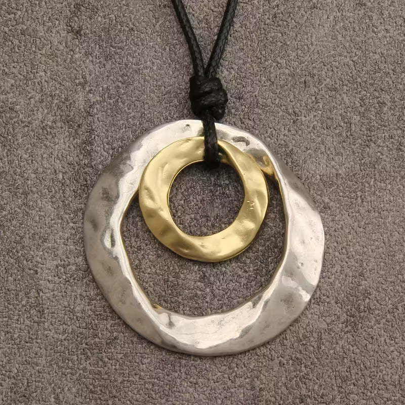 Ketting met onregelmatige geometrische hanger in goud