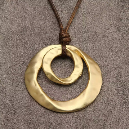 Ketting met onregelmatige geometrische hanger in goud