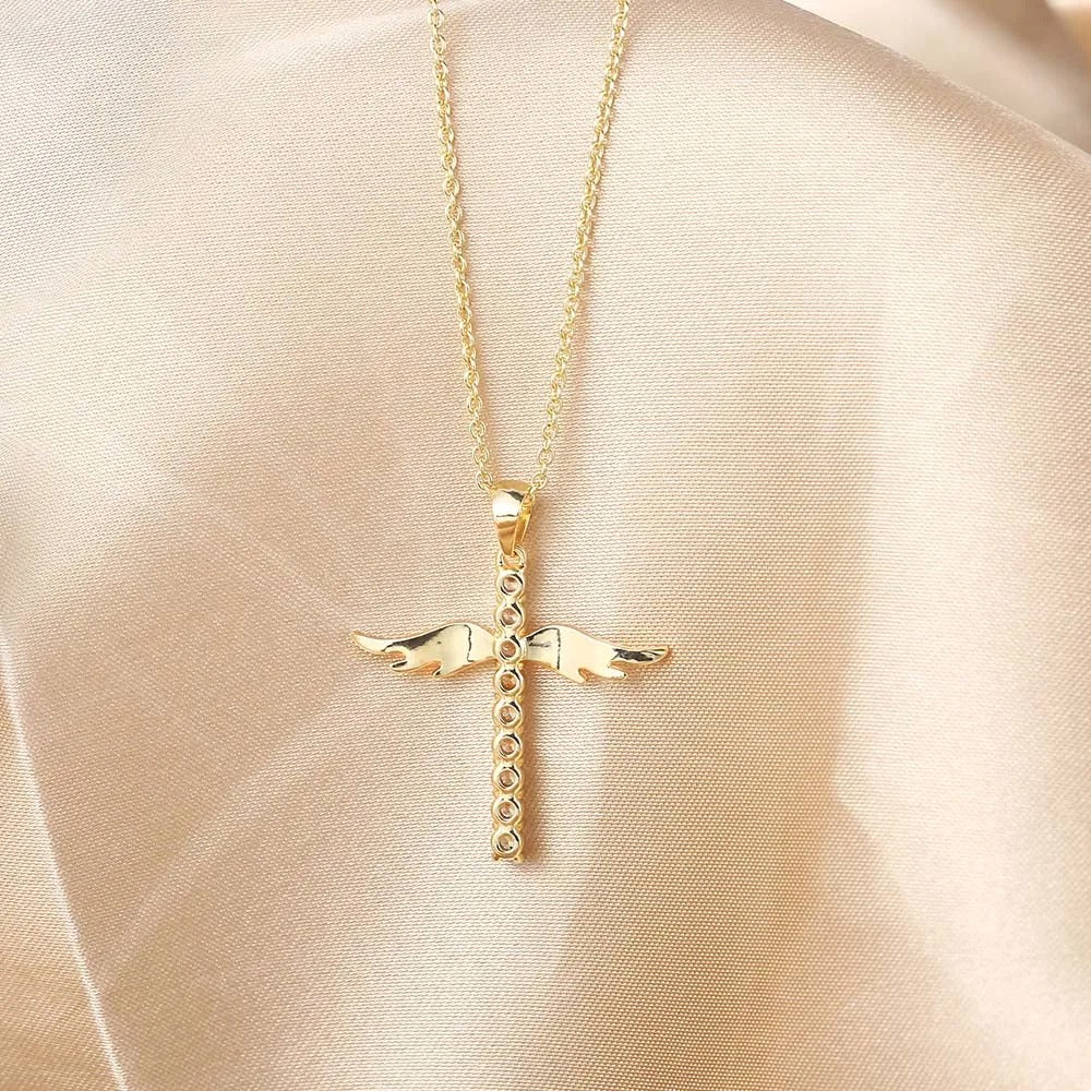 Ketting met kruis en engelenvleugels in goud
