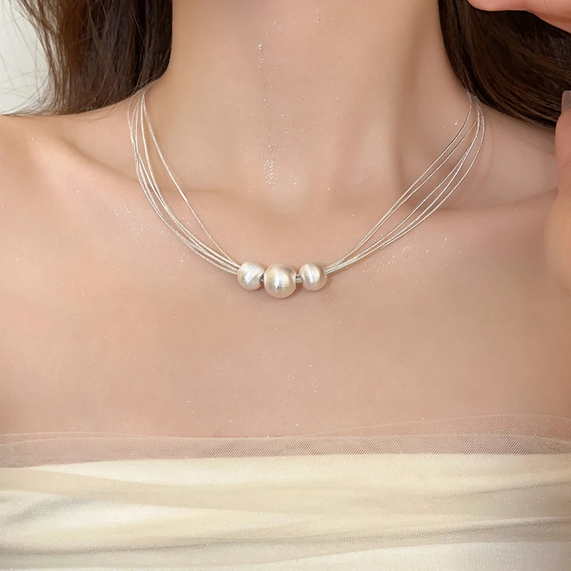 Gelaagde ketting met witte parels in goud