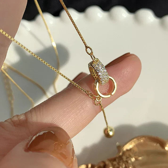 Ketting met twee ringen in goud