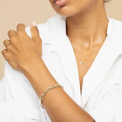 Initialenketting in goud