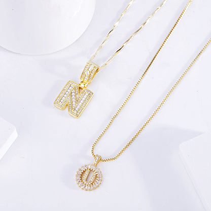 Pavé-ketting met initiaal in goud