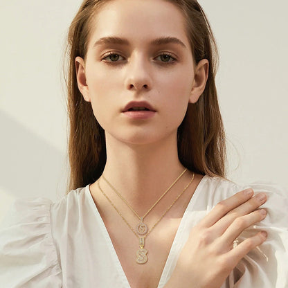 Pavé-ketting met initiaal in goud