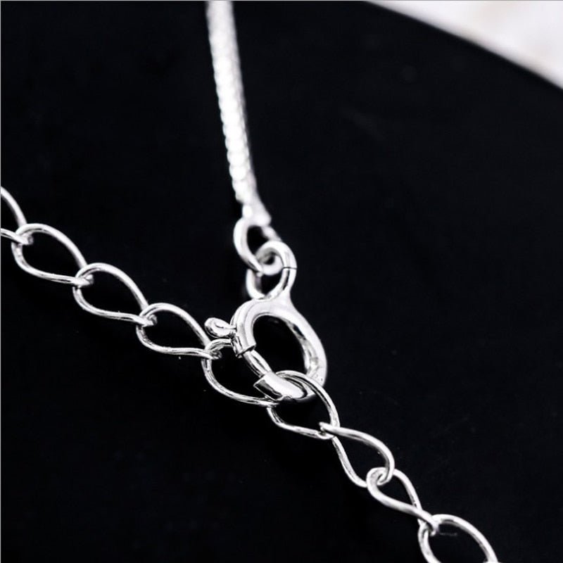 Ketting met hangende maan en kat in goud