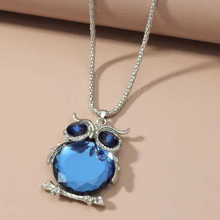 Ketting met maansteenvlinder in goud
