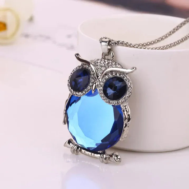 Ketting met maansteenvlinder in goud