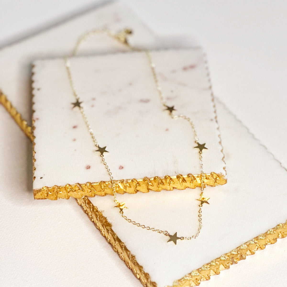 Ketting met fijne sterhanger in goud
