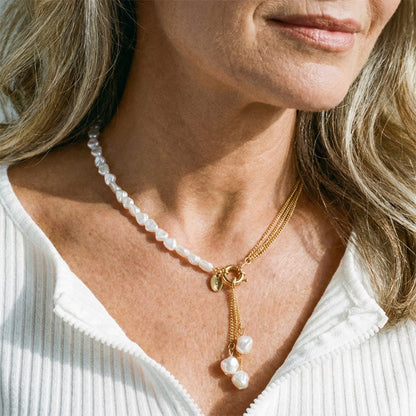 Ketting met elegante parelhanger in goud