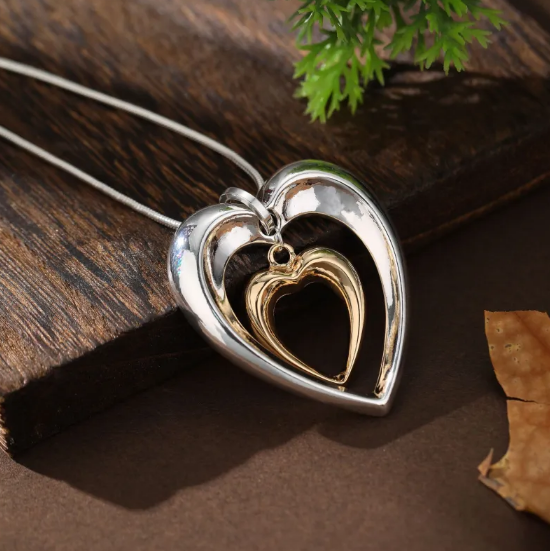 Ketting met tweekleurig hangend hart in tweekleurig goud