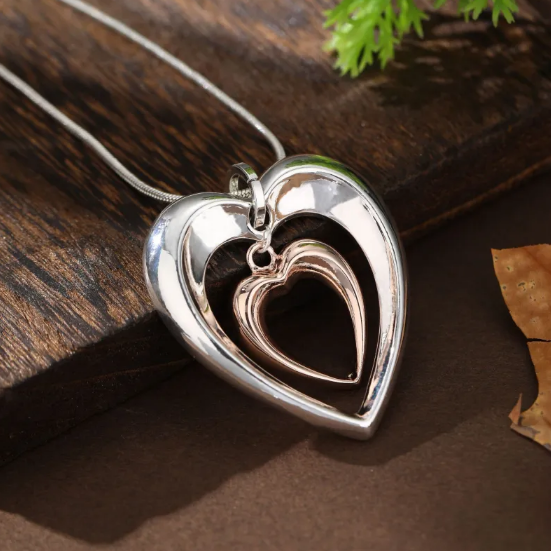 Ketting met tweekleurig hangend hart in tweekleurig goud