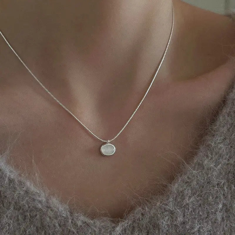 Klassieke ketting met unieke hanger in wit goud