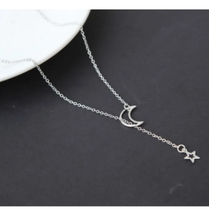 Korte maan- en sterketting in goud