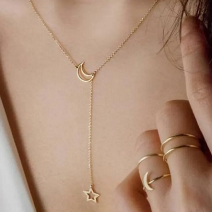 Korte maan- en sterketting in goud
