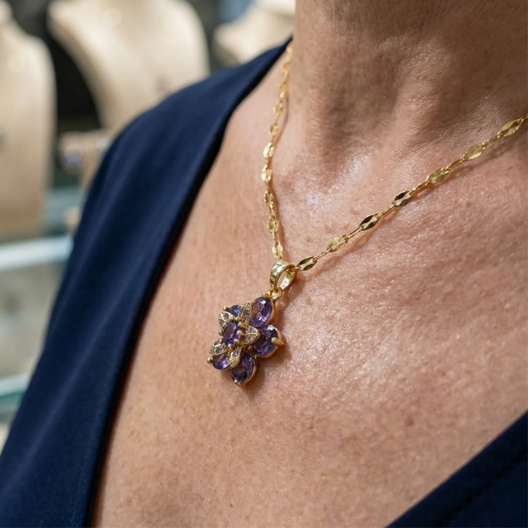 Paarse bloemenketting Amelyth in goud