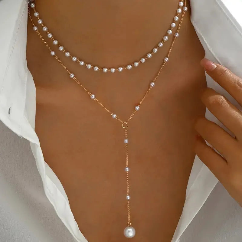 Tweerijige parelketting met hangers in goud