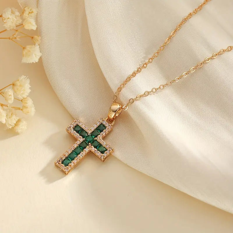 Ketting met smaragd kruis in goud