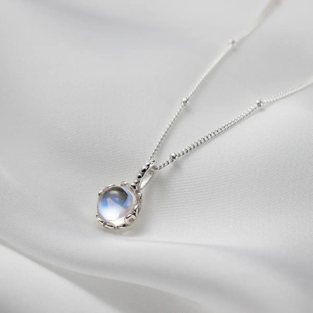 Maansteenketting in goud