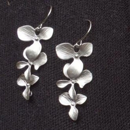 Ketting en oorbellen met bloemen | Witgoud