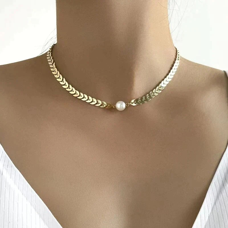 Griekse ketting met parel in goud
