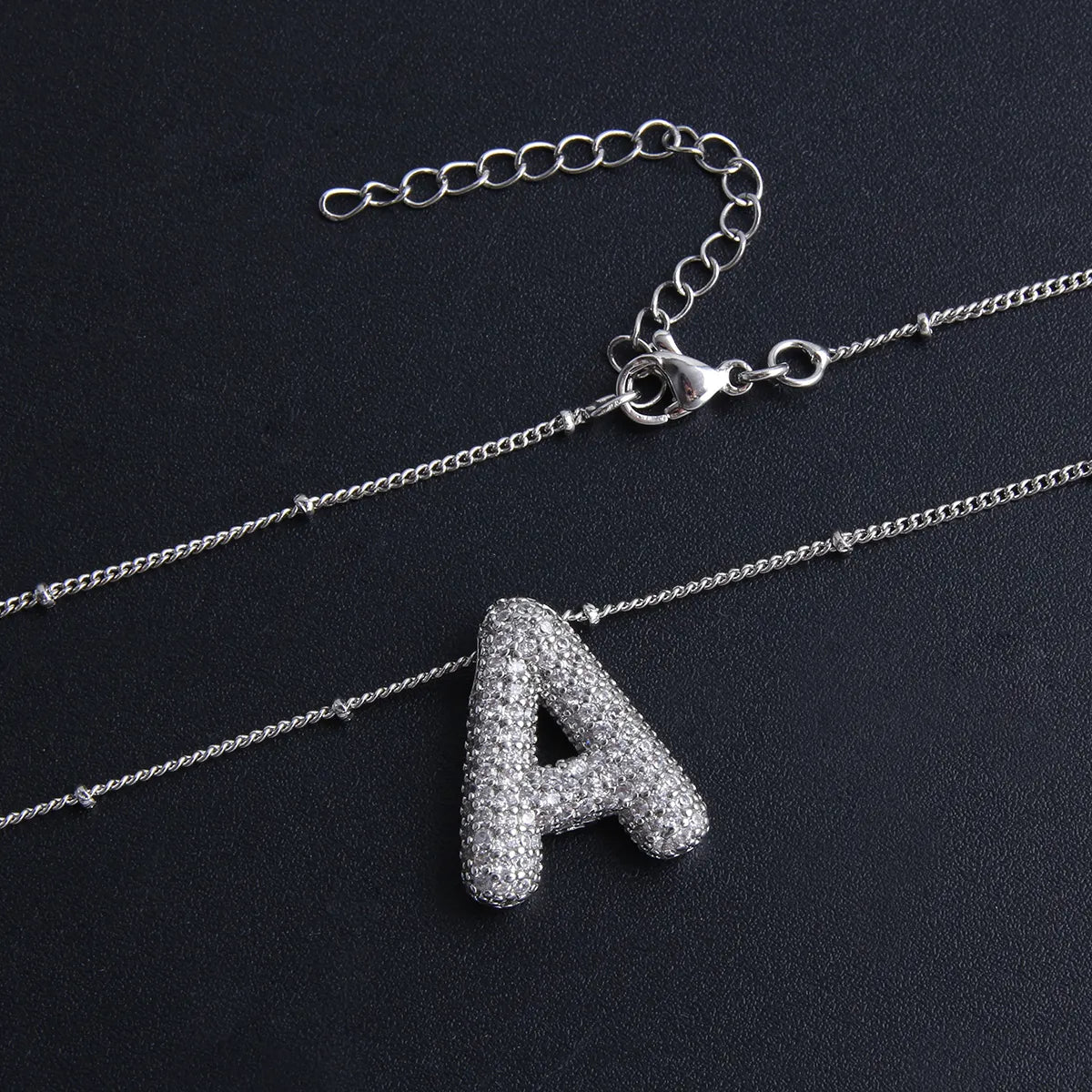 Initialenketting met bubbelletters | Witgoud