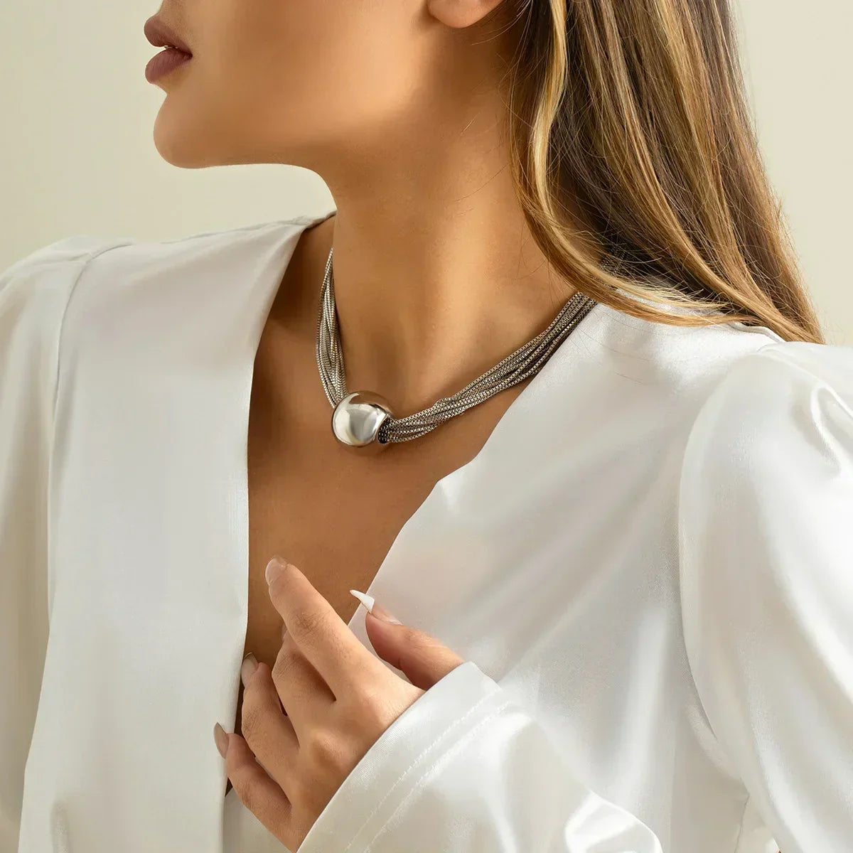 Retro ketting met gekleurde kralen in goud