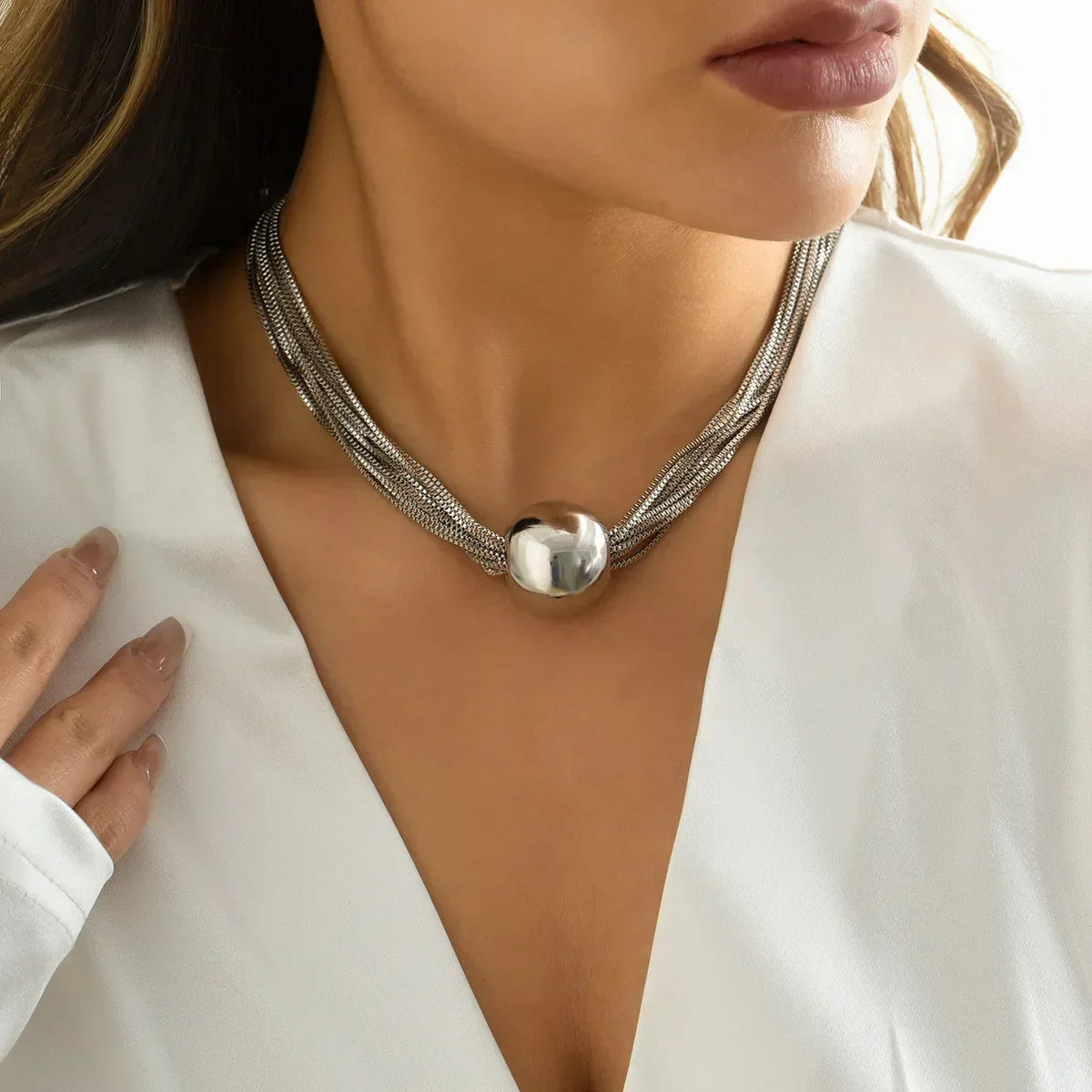 Retro ketting met gekleurde kralen in goud
