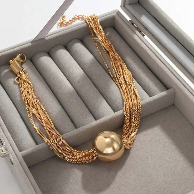 Retro ketting met gekleurde kralen in goud