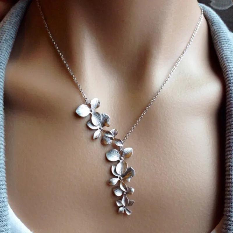 Retro bloemketting in wit goud