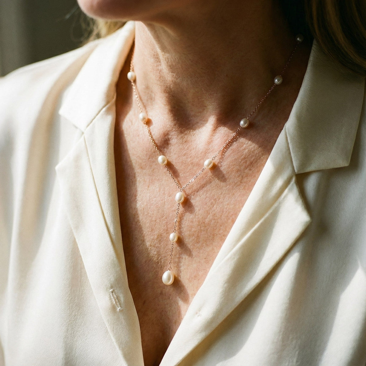 Retro ketting met hangende parel in goud
