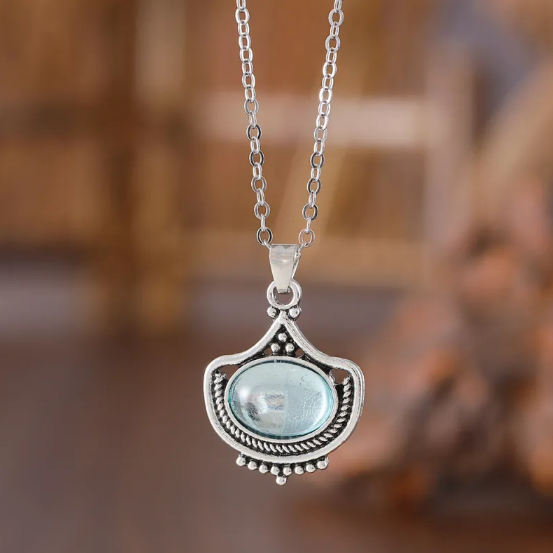 Retro ketting en oorbellen met blauwe ovale edelstenen in goud