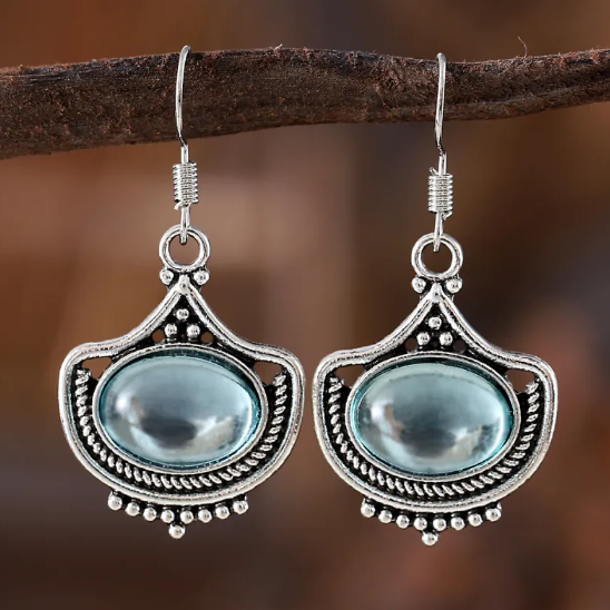 Retro ketting en oorbellen met blauwe ovale edelstenen in goud