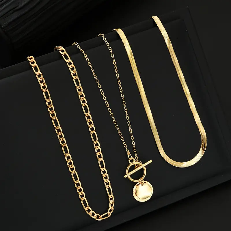 Gelaagde ketting Savira met getextureerde munt in goud