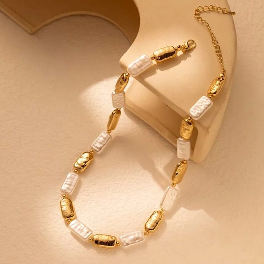 Vintage ketting met witte rechthoekige kralen | Goud
