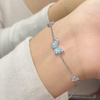 Ketting- en armbandset met stralende blauwe vlinder | Goud
