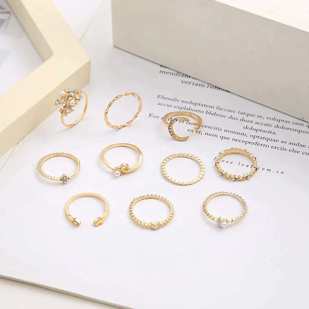 Set van 10 sierlijke ringen in wit goud