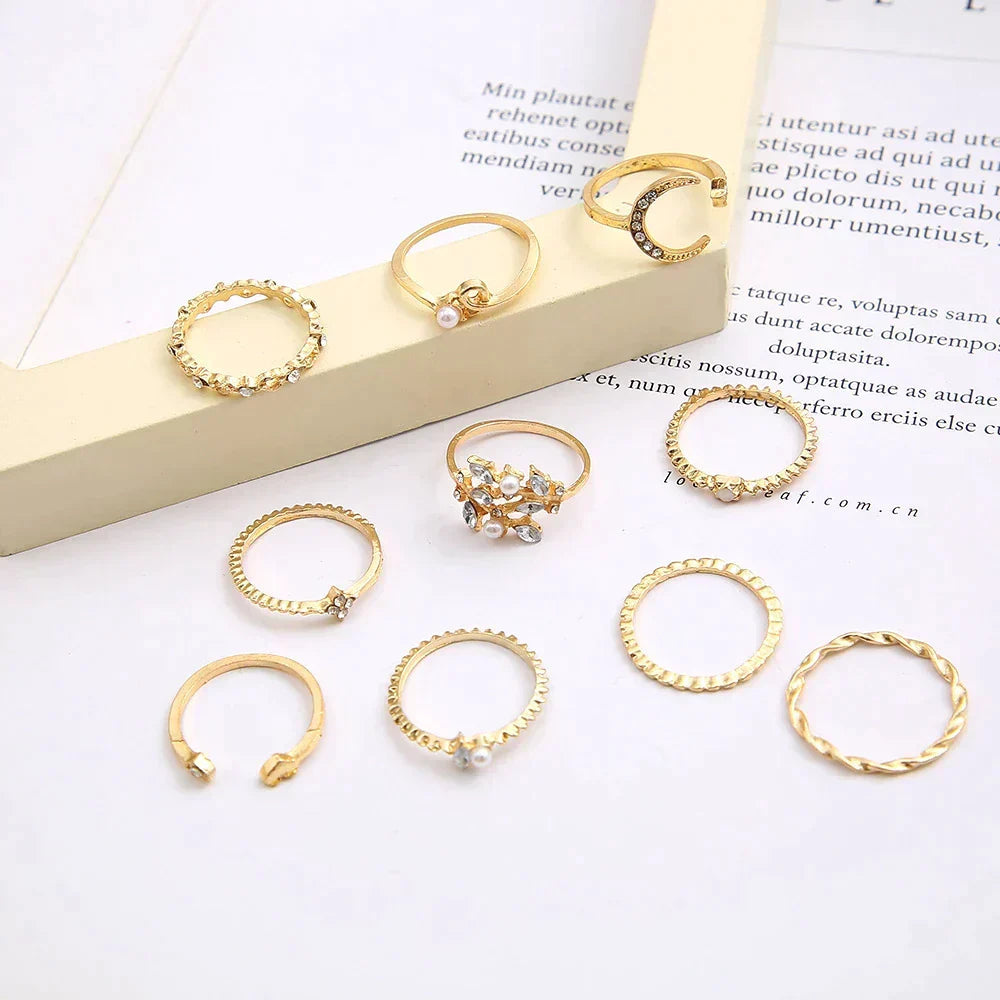 Set van 10 sierlijke ringen in wit goud