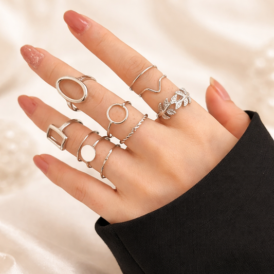 Set van 11 retro ringen in wit goud
