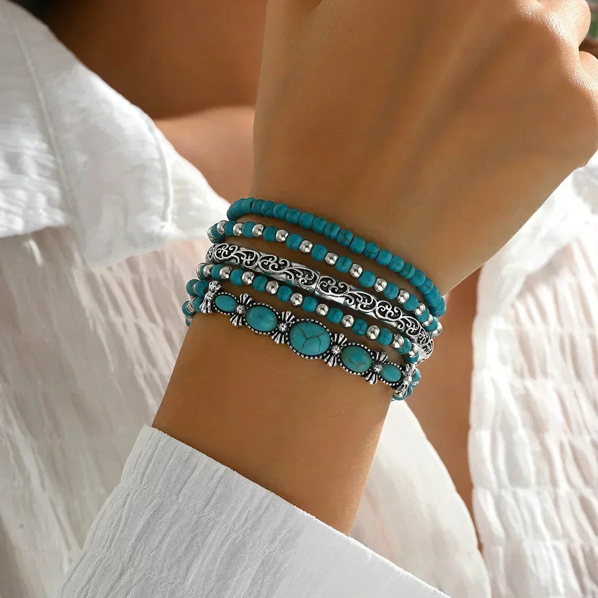 Boho-armbandenset met turquoise kralen in goud