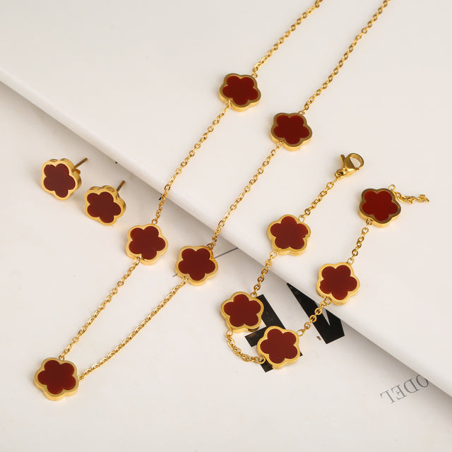 Set armband, ketting en oorbellen met klaver in goud