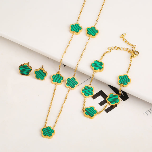 Set armband, ketting en oorbellen met klaver in goud
